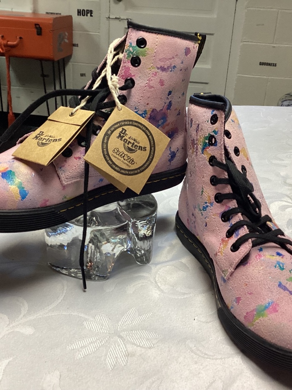 DR MARTENS. PINK CONFETTI BOOTS SZ 7 NWTAGS.